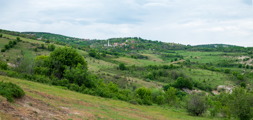Passing by Bolyartsi village